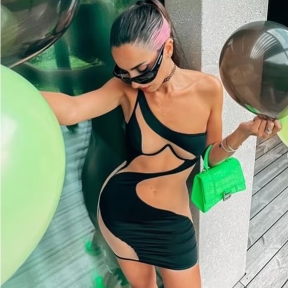 God Save Queens ‘Carmen’ Dress NWT - Picture 5 of 11